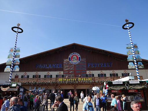 Lều bia tại lễ hội tháng 10 -  Oktoberfest