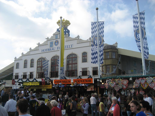 Lều bia tại lễ hội tháng 10 -  Oktoberfest
