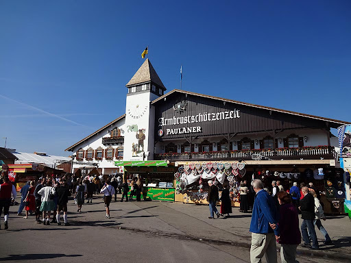 Lều bia tại lễ hội tháng 10 -  Oktoberfest